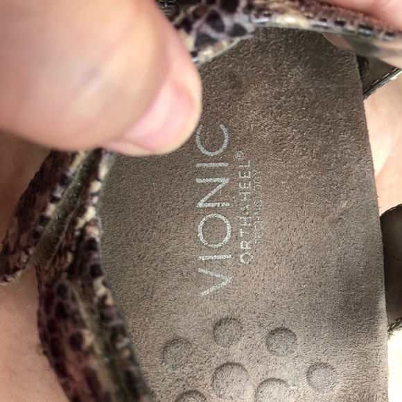 Vionic Amber Sandals Sz 10 M Natural Snake Velcro - Picture 6 of 16